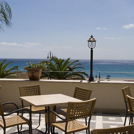 Palazzo Reginella Aparthotel Bovalino Marina Exteriör bild