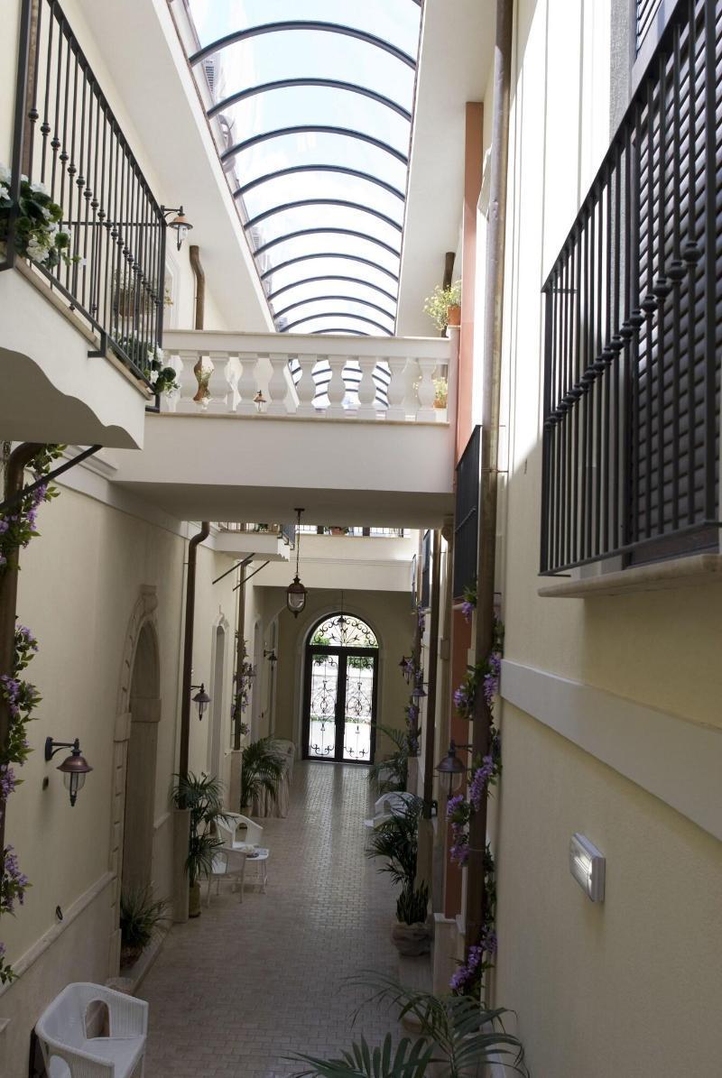 Palazzo Reginella Aparthotel Bovalino Marina Exteriör bild