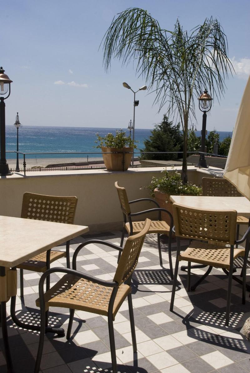 Palazzo Reginella Aparthotel Bovalino Marina Exteriör bild