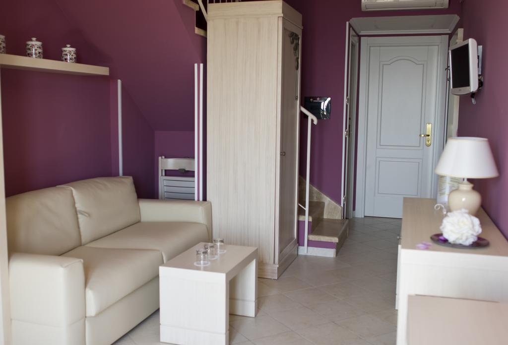Palazzo Reginella Aparthotel Bovalino Marina Rum bild