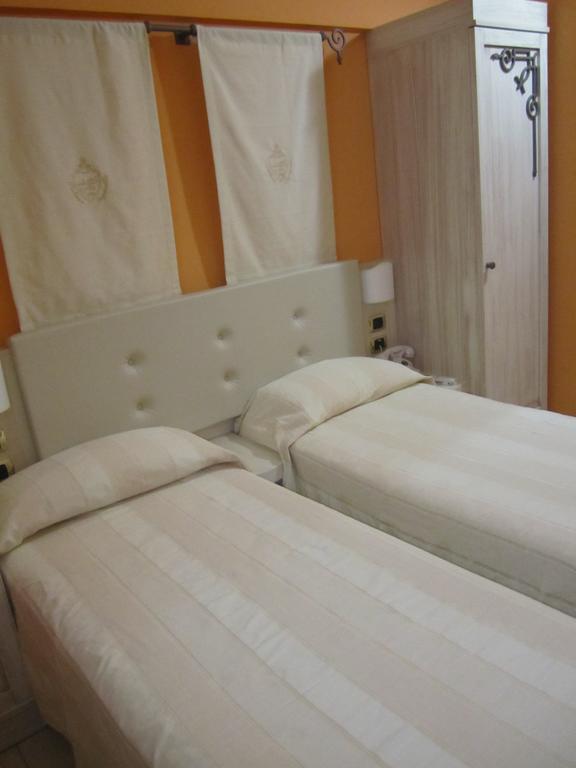 Palazzo Reginella Aparthotel Bovalino Marina Rum bild