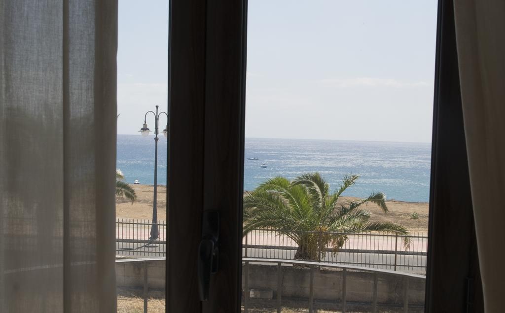 Palazzo Reginella Aparthotel Bovalino Marina Rum bild