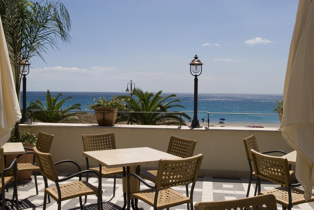 Palazzo Reginella Aparthotel Bovalino Marina Exteriör bild
